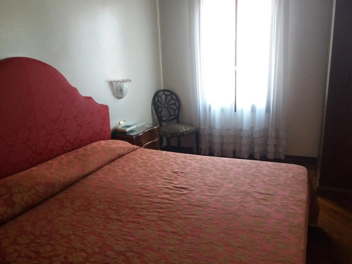 Hotel Piccola Fenice เวนิส ภายนอก รูปภาพ