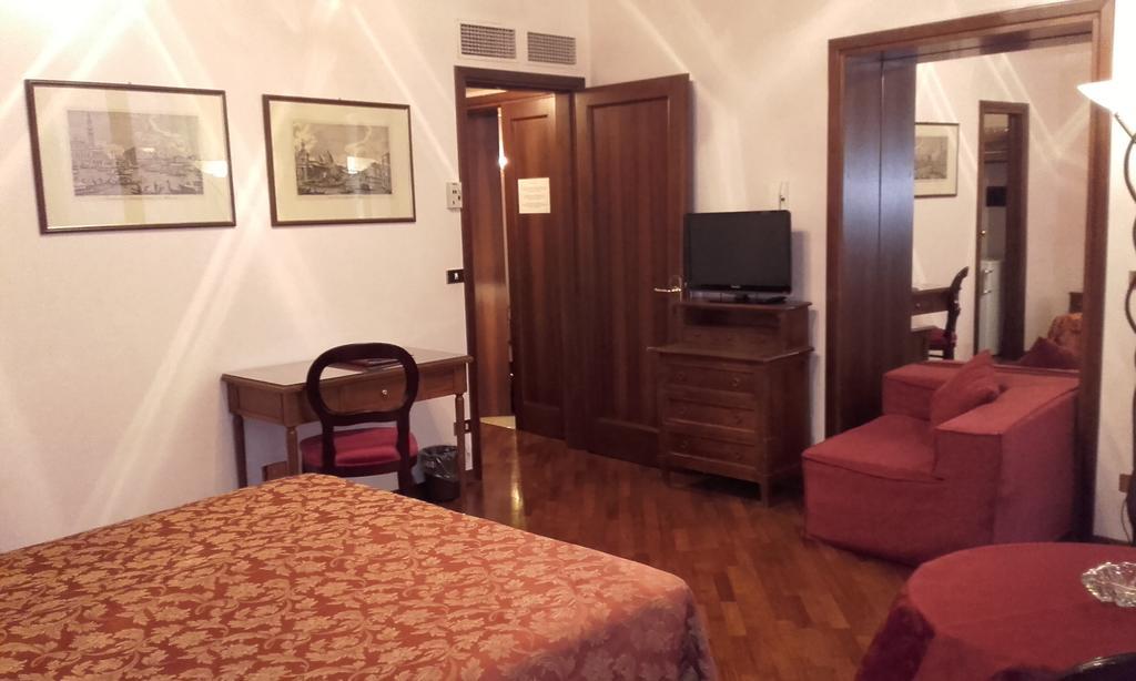 Hotel Piccola Fenice เวนิส ภายนอก รูปภาพ