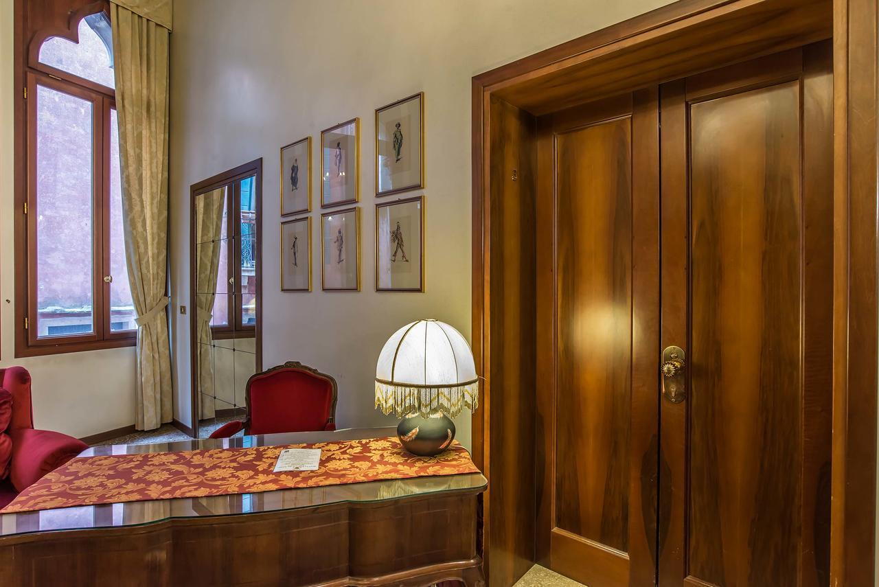 Hotel Piccola Fenice เวนิส ภายนอก รูปภาพ