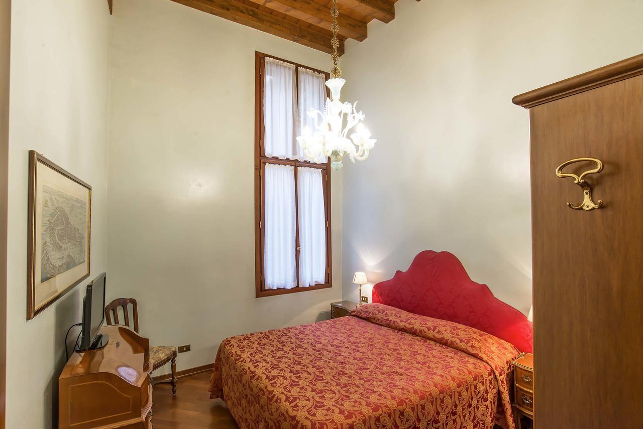 Hotel Piccola Fenice เวนิส ภายนอก รูปภาพ